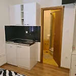 Petrovic 아파트 *