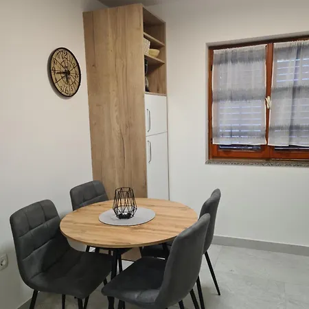 Petrovic Apartment Silo (Krk)